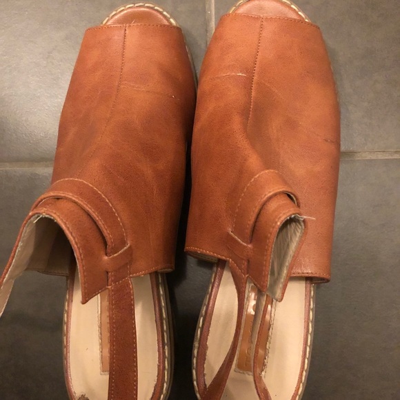 Top Shop Peep Toe Shoe - Picture 2 of 4